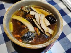 椰子炖乌鸡-小粤楼·怀旧粤菜(万辉国际广场店)