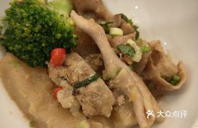 Fish Intestine with Pomelo Peel Stew