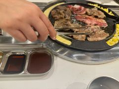 -山野的朋友露营炭火烤肉