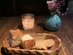 餐前面包-Carbon莫卡哆·意大利复古集市餐厅(杭州大厦店)