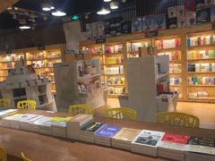 -新华里咖啡书吧(新华书店小寨店)