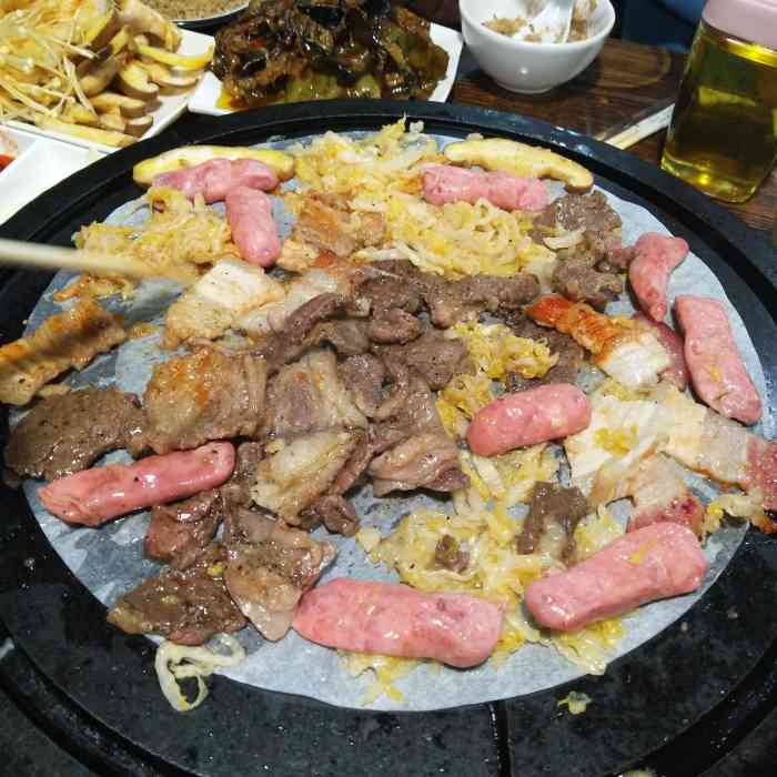 回鸡西朋友接风一家肉香不怕巷子深的私房烤肉店在赛洛城这边从家不行