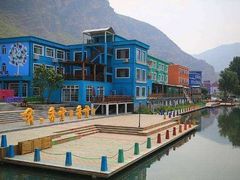 -百里峡七彩艺术小镇