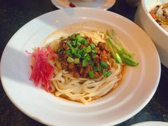 -鱼鲜饭香·招牌汽锅剁椒鱼头王