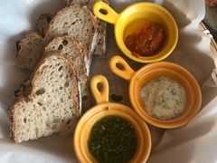 三种酱配酸面包-Mesa Madre梅萨妈妈·Bintana(国贸店)