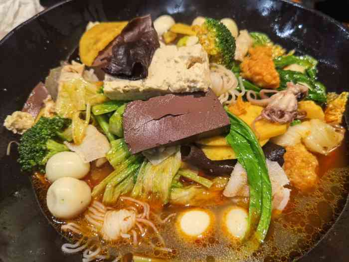 万记麻辣烫国展总店-"麻辣烫和烧烤的味道都很不错,食材也比较新.