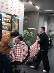 -老肖男士理发店