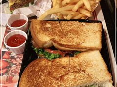 -The Habit Burger Grill 哈比特汉堡(复兴soho店)