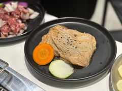 -山野的朋友露营炭火烤肉