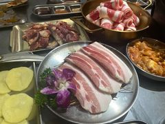 -围炉肉舍•炭烤活鳗•丹东海鲜烤肉(步行街店)