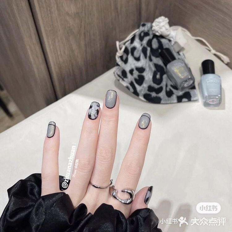气质高级灰偏光晕染美甲