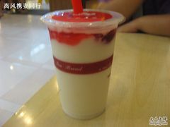 草莓冰沙-85度C(南京珠江华海店)