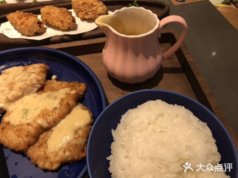 西兰花搭配了他家特制的酱汁 味道适中清爽