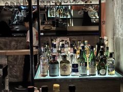 -FOUR PLAY BAR