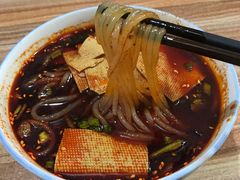 红油米线-老字号杨坡红油米线腊汁肉夹馍(东四道巷店)