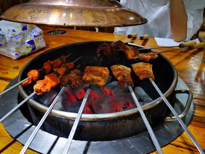 李家水浒烤肉(苏州总店)-"在广济南路地铁口9号出去西城永捷广场里边.