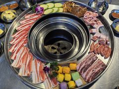 肉肉呼啦圈-哈哈碳都·牛肋条无限自助烤肉(台江万达店)