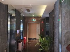 -红方格精致酒店(泸州金融中心万象汇店)