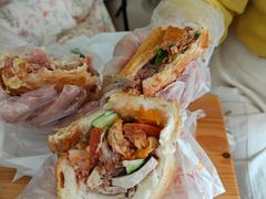 -Bánh Mì Huynh Hoa