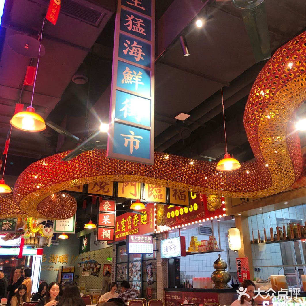 每个角落都是不同的香港特色店铺装饰
