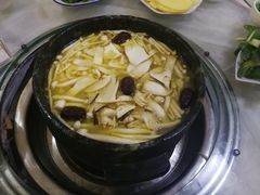 -南渝食府.墨脱石锅松茸鸡