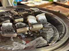 -围炉肉舍•炭烤活鳗•丹东海鲜烤肉(步行街店)
