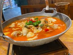 思茅酸汤鱼片-老滇山寨•云南特色菜•地方菜•民族风情歌舞表演(金碧店)