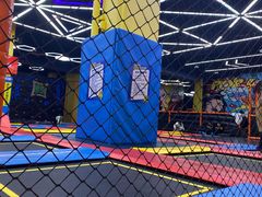 -爱蹦iBOON蹦床运动馆(江汉店)