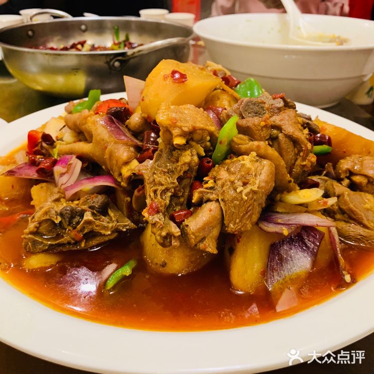 猪耳朵，牛头肉，凉粉，都不错，西湖牛肉羹，肚丝汤