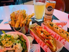 -Pinchy's Lobster & Champagne Bar