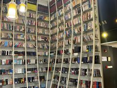 -钟书阁(松江泰晤士小镇店)