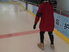 -成都冰纷万象滑冰场