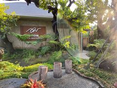 -Chom Cafe and Restaurant