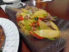 酸木瓜炒牛肉-紫滇源云南生态菜(丹凤街店)