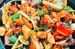 Clam and Squid Stewed Chicken Pot