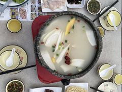 -墨脱石锅椰子鸡•香草鸭•东山羊(大东海店)