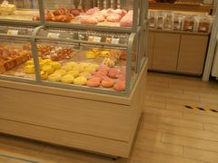 面包甜点陈列柜-好利来(团结湖店)