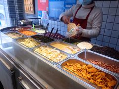 自助取餐区-三兄弟高炉烧饼