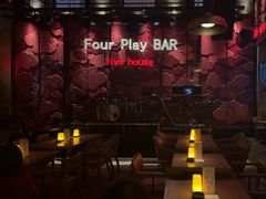 -FOUR PLAY BAR