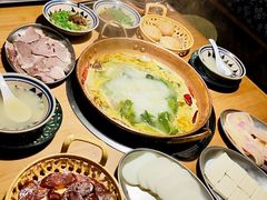 -洱火云南酸菜牛肉火锅(石景山当代商城店)