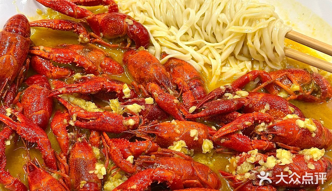 滨江营业到凌晨三点半的大排档！座无虚席！