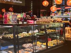 面包甜点陈列柜-Salon de The de Joel Robuchon(外滩18号店)