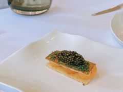 有机蛋黄吐司鱼子酱和香草-Jean Georges