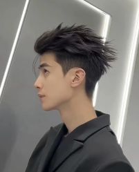 -首脑美发沙龙