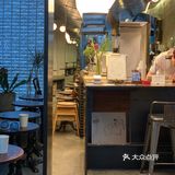 那天溜达着就近找了一家，就这样来到铁手 点了杯dir