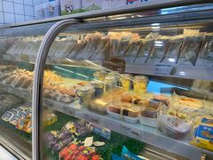 面包甜点陈列柜-一鸣真鲜奶吧(巴黎都市奶吧店)