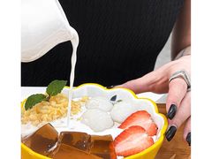 桂花草莓饱饱碗-似季甜铺·糖水·下午茶·小吃(麦地店)