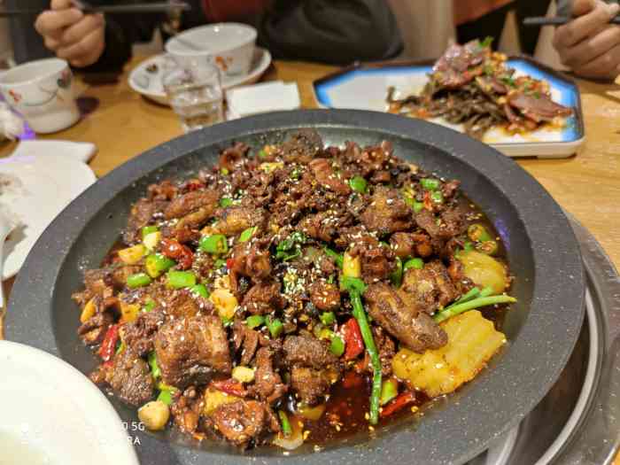 干锅先生(梓潼店)-"排骨烫锅里面排骨大概只有二个少的可怜,.