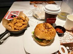 招牌秘制鸡腿堡-必胜客(欧亚卖场店)