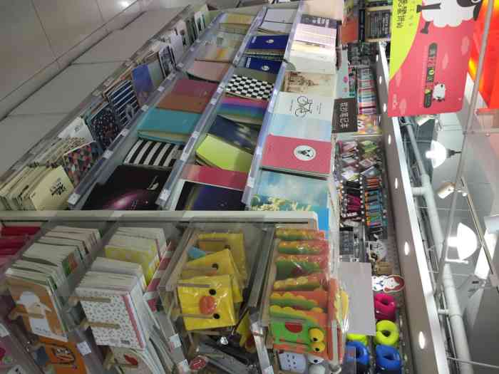 启路文具(山西路店"一直路过,从没仔细逛过.启路现在开的也.